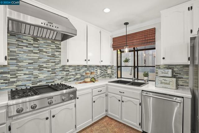 Image 12 of 39 For 822 Rose Dr