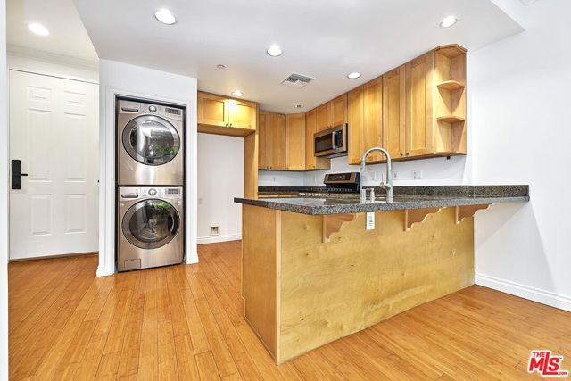 3061 W 12th Place, Los Angeles CA: https://media.crmls.org/mediaz/7a7b92ec-672d-4d4a-bf4f-9865ddbfa225.jpg