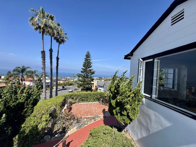 Detail Gallery Image 3 of 59 For 4452 Orchard Ave, San Diego,  CA 92107 - 3 Beds | 2 Baths