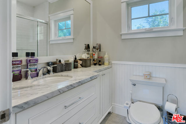 19633 Wells Drive, Tarzana CA: https://media.crmls.org/mediaz/7a7bd321-e846-4054-bef0-2841edfc09a3.jpg