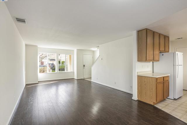 Image 12 of 34 For 20363 Royal Ave