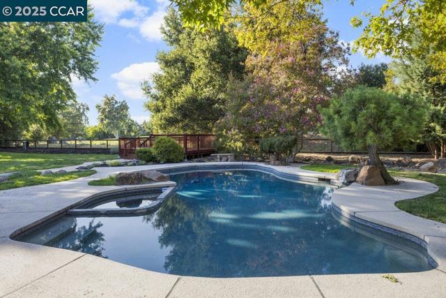 280 Fairway Dr, Danville CA: https://media.crmls.org/mediaz/7a7c459d-3d83-4e2e-8f16-38bd9fa85b4f.jpg