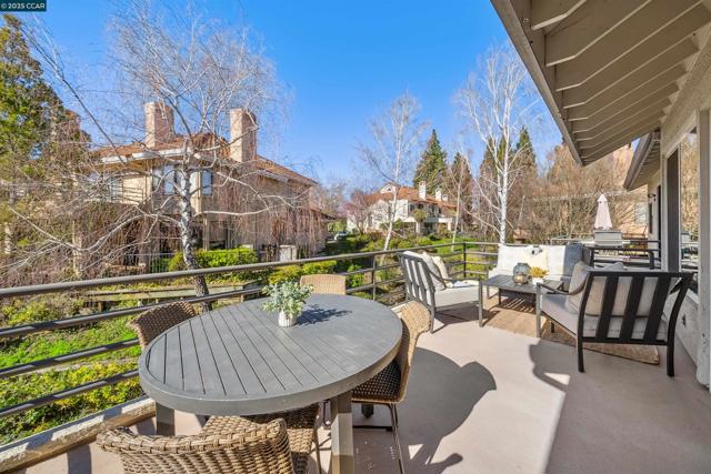 3094 Lakemont Dr, San Ramon CA: https://media.crmls.org/mediaz/7a7c7e8e-1008-4f5d-a2d5-55ac268575b6.jpg