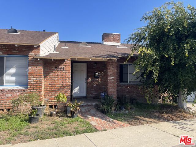 3921 Don Diablo Drive, Los Angeles CA: https://media.crmls.org/mediaz/7a7c9215-3151-42b4-85ff-05a713f12b09.jpg