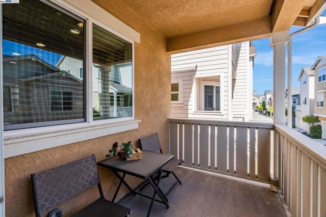 705 Cannery Pl, San Jose CA: https://media.crmls.org/mediaz/7a7cb226-be20-4ee5-b421-98bcbc25e7f7.jpg