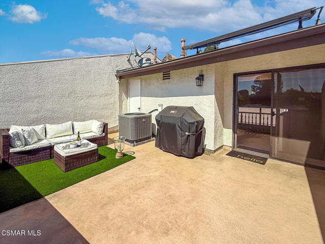 16030 Moorpark Street, Encino CA: https://media.crmls.org/mediaz/7a7d08aa-5da8-4146-80b4-d24b56f771d4.jpg