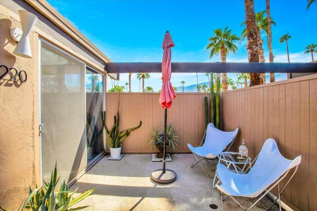 1111 E Palm Canyon Drive, Palm Springs CA: https://media.crmls.org/mediaz/7a7d9818-c9dd-4c21-9180-52802bf0d2ca.jpg