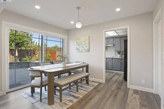 10034 Foxboro Cir, San Ramon CA: https://media.crmls.org/mediaz/7a7e2a05-52b8-4e97-a576-fcbf0bf23c16.jpg