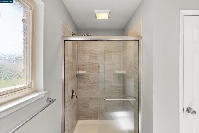 4403 Winterberry Ct, Concord CA: https://media.crmls.org/mediaz/7a7e65cc-2570-4b00-8ea6-0ff29a39b2ac.jpg