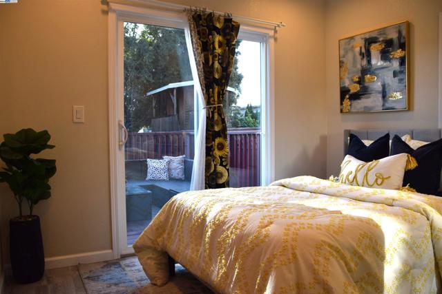2412 8Th St, Berkeley CA: https://media.crmls.org/mediaz/7a7ec28b-ab10-42ea-a9a9-e6c5e11f9e7b.jpg
