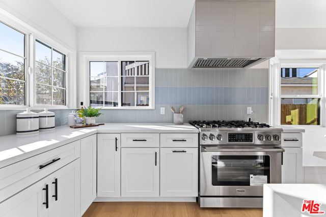 8507 Naylor Avenue, Los Angeles CA: https://media.crmls.org/mediaz/7a7ed89f-bfc8-41d0-ac1d-81c5c2851877.jpg