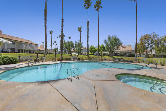 182 Desert Falls Circle, Palm Desert CA: https://media.crmls.org/mediaz/7a7fa903-4155-41e0-aecc-4bde359f30bf.jpg
