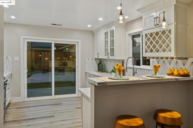 1555 Terry Way, Pleasant Hill CA: https://media.crmls.org/mediaz/7a7fb916-2ea4-4d95-a609-c2399d90bd90.jpg
