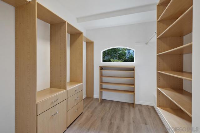 6013 Oakgate Row, La Jolla CA: https://media.crmls.org/mediaz/7a7fd64d-75af-4e86-8c68-77fbbac433f1.jpg