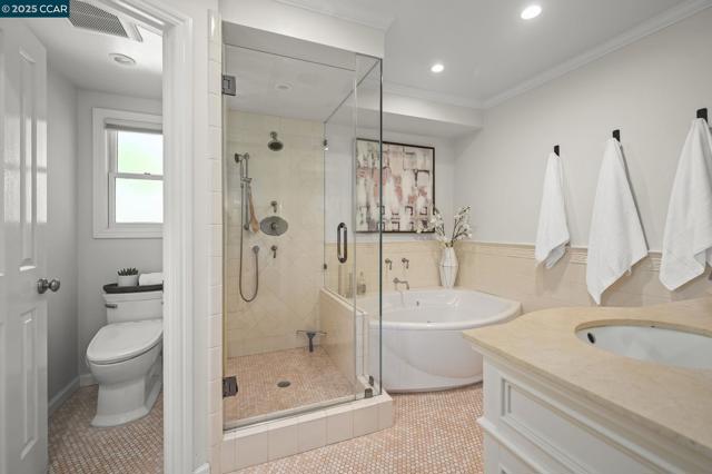 3 Green Valley Ct, Danville CA: https://media.crmls.org/mediaz/7a7fe16e-d2c3-4de7-87c0-797296936358.jpg