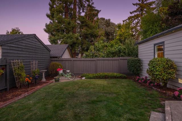 1411 Sanchez Avenue, Burlingame CA: https://media.crmls.org/mediaz/7a805c9f-342e-40a0-84db-d38bf244bdab.jpg