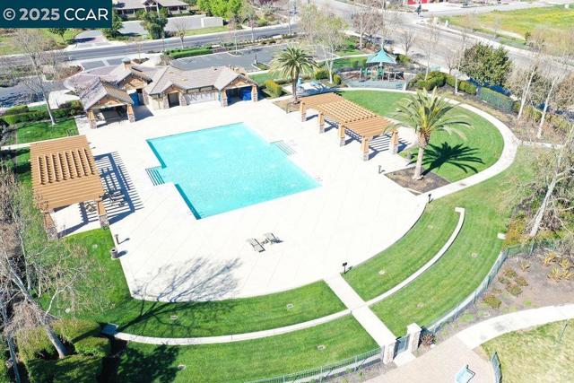 1410 Big Redwood Dr, Oakley CA: https://media.crmls.org/mediaz/7a809459-8824-4cfc-a2e9-65450b5c9d62.jpg