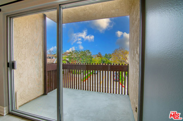 6000 Canterbury Drive, Culver City CA: https://media.crmls.org/mediaz/7a80f1cd-afed-4c34-9967-f975660ca364.jpg