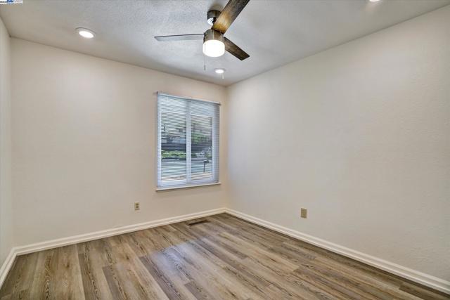 3432 Barmouth Dr, Antioch CA: https://media.crmls.org/mediaz/7a8112a9-4223-42a6-b6d7-ebb05b19a776.jpg
