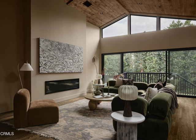 Detail Gallery Image 7 of 44 For 12406 La Maida St, Los Angeles,  CA 91607 - 3 Beds | 2 Baths