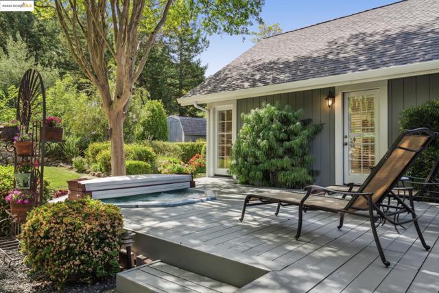 1037 Silverhill Dr, Lafayette CA: https://media.crmls.org/mediaz/7a8132ba-bd6c-4881-9f8d-6d8a7818e3c3.jpg