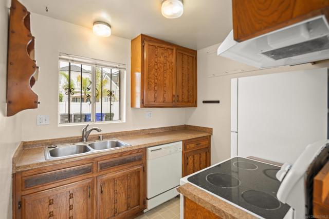 241 243 F Avenue, Coronado CA: https://media.crmls.org/mediaz/7a814697-f428-4ab9-9f00-9d3fae2bc0e9.jpg