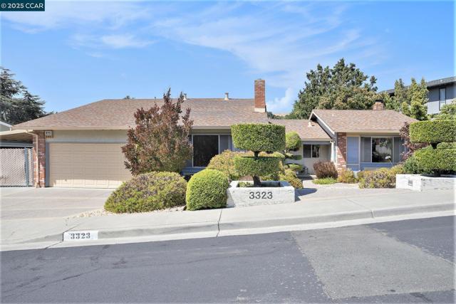 3323 Diablo Cir, Pinole CA: https://media.crmls.org/mediaz/7a81a732-36f7-4506-980d-a5efdad13e2d.jpg