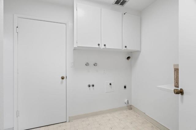 1425 Cedar Place, Los Altos CA: https://media.crmls.org/mediaz/7a8202c2-a1b8-47f1-96b2-240f0a1b0199.jpg