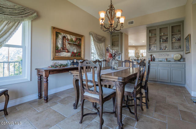 1029 Alta Vista Road, Simi Valley CA: https://media.crmls.org/mediaz/7a828315-13f7-485a-a8cd-6fb7e261ba6e.jpg