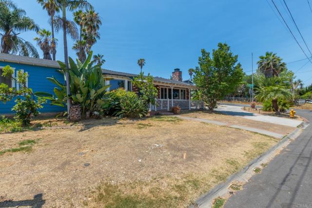 7701 Marie Avenue, La Mesa CA: https://media.crmls.org/mediaz/7a8284ba-447f-4ca0-93e3-f6fd36b1d083.jpg