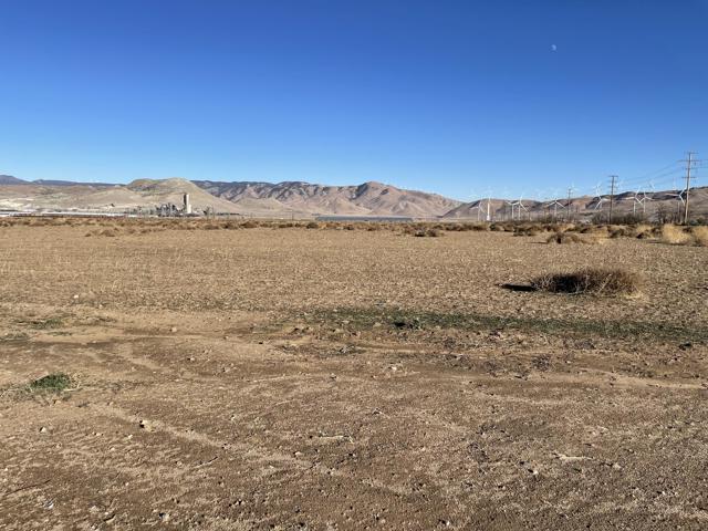 20028 Tehachapi Willow Springs Road, Tehachapi CA: https://media.crmls.org/mediaz/7a82d8c0-ca94-45b0-aab9-44d33dbac121.jpg