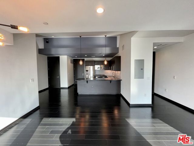 655 S Hope Street, Los Angeles CA: https://media.crmls.org/mediaz/7a82f46c-7c2f-403a-8497-9015d2aa443f.jpg