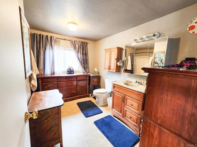 25260 E Old Julian Hwy, Ramona CA: https://media.crmls.org/mediaz/7a830dad-ff06-4f8a-a887-fb68adcf5aab.jpg