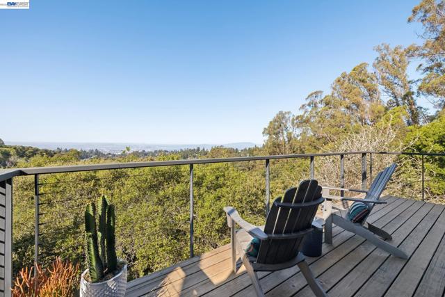 6801 ARMOUR DRIVE, Oakland CA: https://media.crmls.org/mediaz/7a831e45-2249-4a7d-bde2-e1d531804b1c.jpg