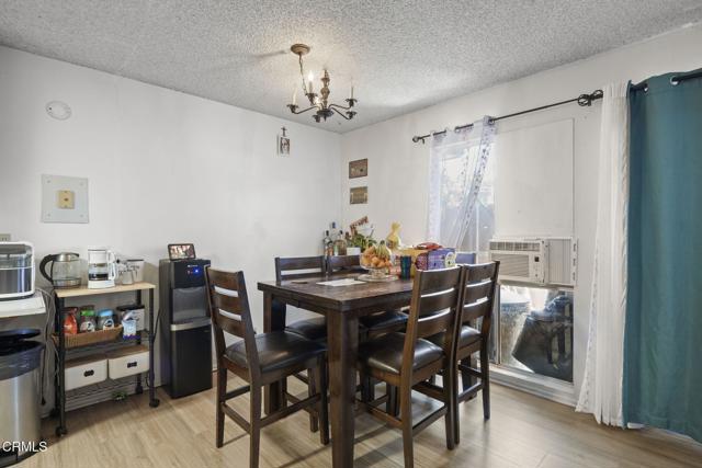 1401 Glenwood Drive, Oxnard CA: https://media.crmls.org/mediaz/7a8360cb-ba1a-40ec-bc1c-2394523a57a8.jpg