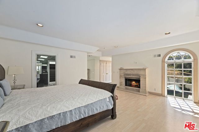 14330 Mulholland Drive, Los Angeles CA: https://media.crmls.org/mediaz/7a83ee25-a74f-4434-8095-5f666cf77fc5.jpg