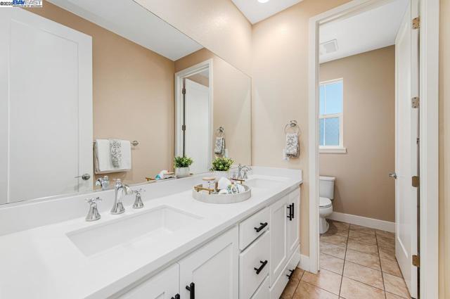 4069 Chalk Hill Way, Dublin CA: https://media.crmls.org/mediaz/7a842052-74a5-4e0a-897f-ee56c5965e66.jpg