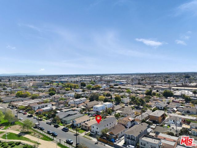 320 E 55th Street, Los Angeles CA: https://media.crmls.org/mediaz/7a850119-e5a3-4087-afb4-ed7de9eb01b6.jpg