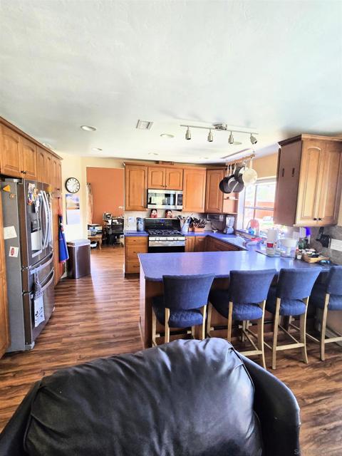 1552 Merlot Ct, Vista CA: https://media.crmls.org/mediaz/7a853947-edc4-4a37-a989-ad7a7cf1531b.jpg