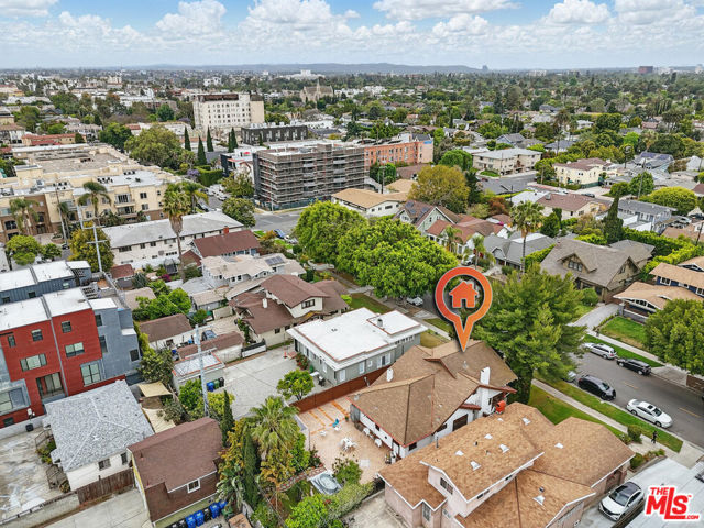 128 N St Andrews Place, Los Angeles CA: https://media.crmls.org/mediaz/7a856bd9-9625-4463-8d1b-6fb3f32699bd.jpg