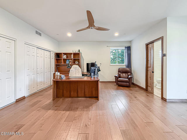 4255 Saddlecrest Lane, Westlake Village CA: https://media.crmls.org/mediaz/7a856f33-89dd-4151-8713-08d0413557f2.jpg