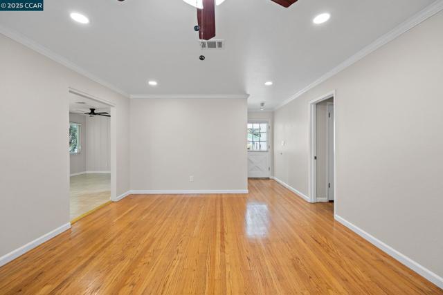 4816 Meadowbrook Dr, Richmond CA: https://media.crmls.org/mediaz/7a85c8ac-52d9-4782-b3cd-8670643fd17b.jpg