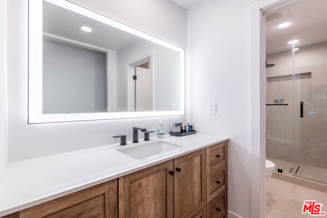 14539 Benefit Street, Sherman Oaks CA: https://media.crmls.org/mediaz/7a86241e-fedc-43f1-b864-95bf9103364a.jpg