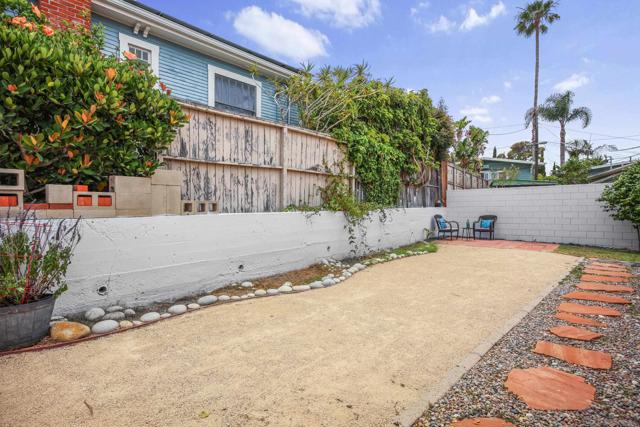 1205 Park Row, La Jolla CA: https://media.crmls.org/mediaz/7a8664e5-92e4-4028-be05-6bbe99f5ec46.jpg