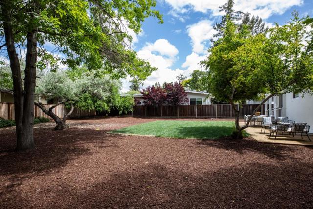 3079 Waverley Street, Palo Alto CA: https://media.crmls.org/mediaz/7a8694e4-38e5-42db-aeec-8cca770d0541.jpg