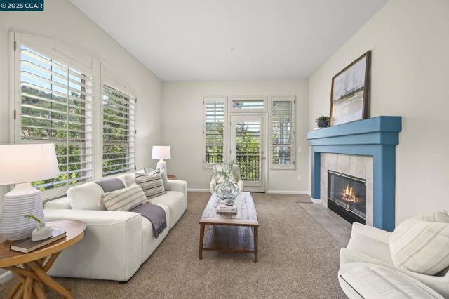 5954 Autumnwood Dr, Walnut Creek CA: https://media.crmls.org/mediaz/7a86b69e-1065-465e-907b-d2534c653f63.jpg