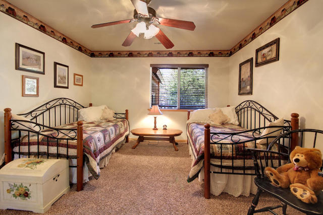 1769 Cascade Road, Big Bear CA: https://media.crmls.org/mediaz/7a871501-d0bc-4bad-b806-d135c5a7987b.jpg