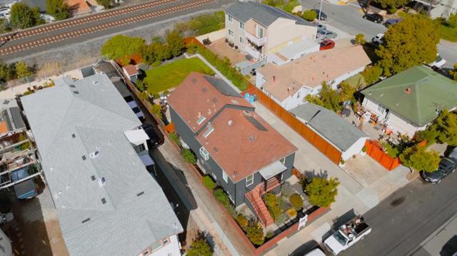 212 Ramona Street, San Mateo CA: https://media.crmls.org/mediaz/7a872929-76a2-4c36-8aa7-f0ff88e6845a.jpg