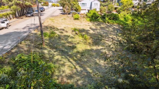 140 S Branciforte Avenue, Santa Cruz CA: https://media.crmls.org/mediaz/7a872f49-7bc4-4d80-a00e-c46163c942c3.jpg