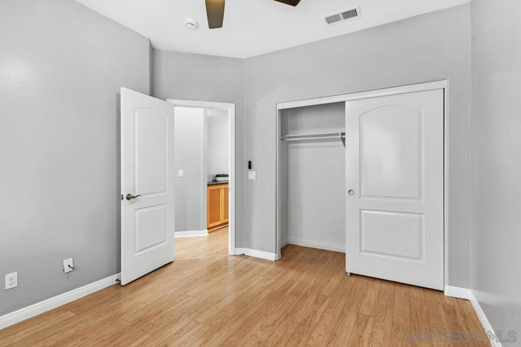 https://media.crmls.org/mediaz/7a87722f-68f4-4bd8-ba04-0d305db13ed1.jpg?preset=X-Large